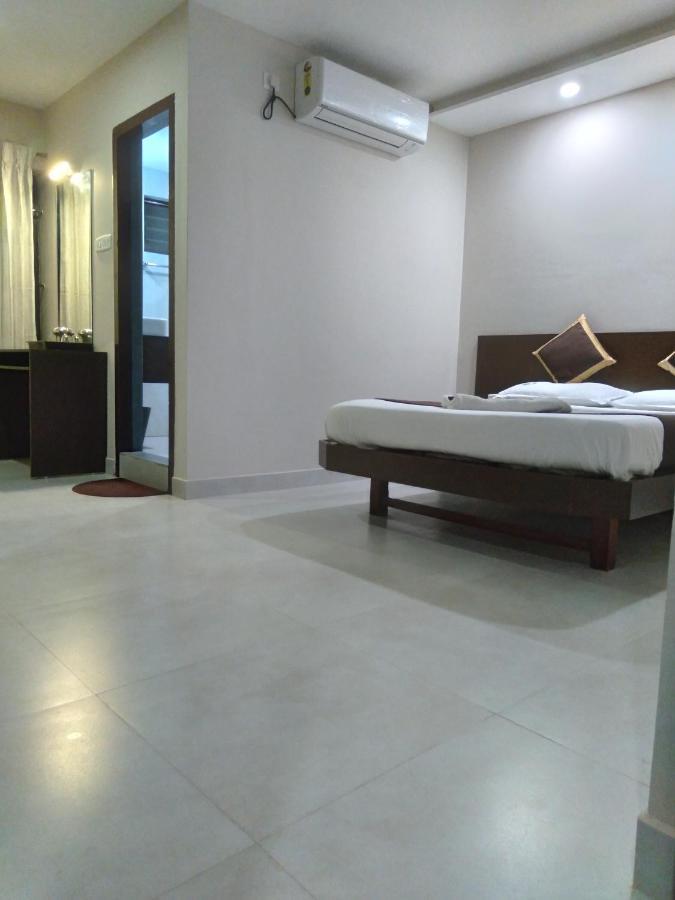 Hotel Aiba Regency Коимбатур Экстерьер фото