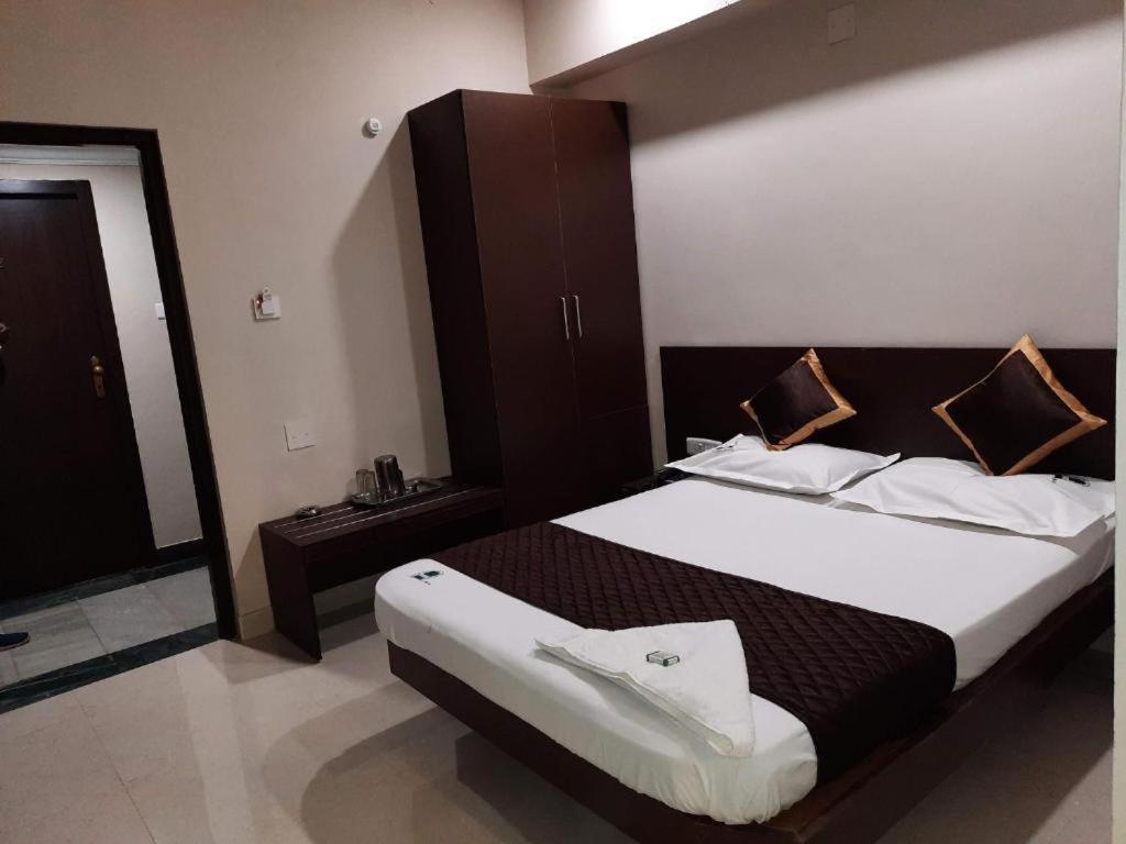 Hotel Aiba Regency Коимбатур Экстерьер фото