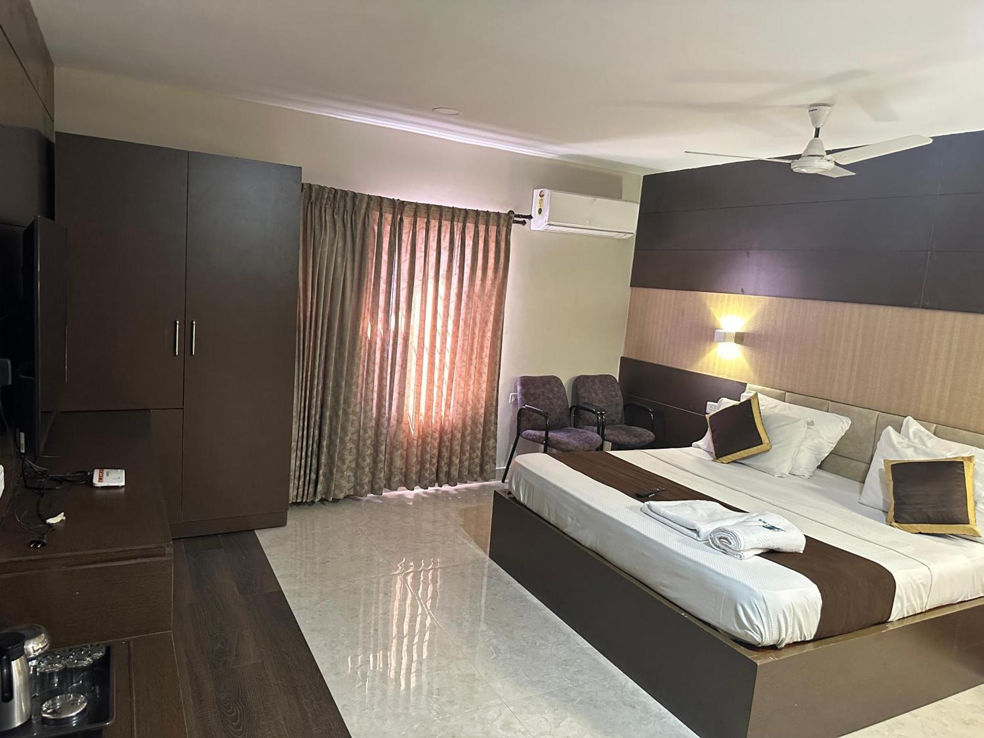 Hotel Aiba Regency Коимбатур Экстерьер фото